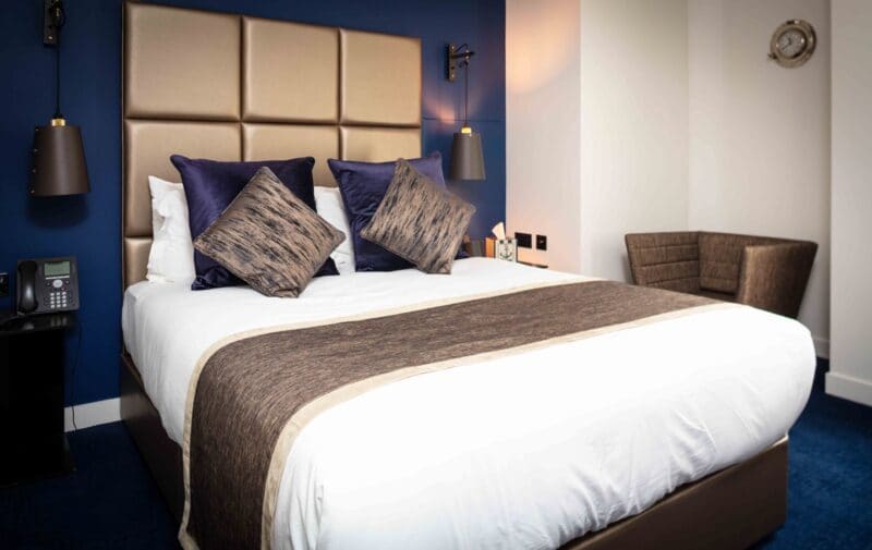 Luxury corporate accommodation in Monument, London EC3R, highlighting the Port Jackson serviced bedroom at OSiT 20 St Dunstan's Hill, ideal for short-stay business travelers in the financial district.