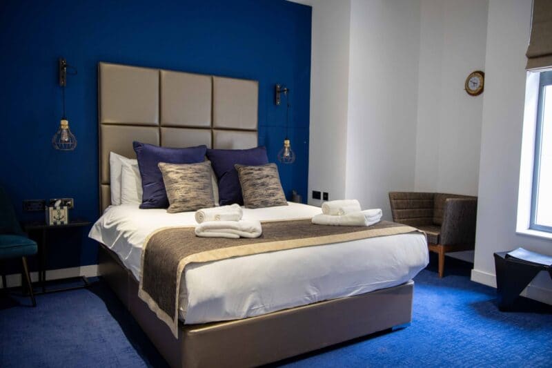 Luxury serviced apartments and rooms in Monument, London EC3R, highlighting the Macquarie bedroom at 20 St Dunstan's Hill, perfect for short-stay corporate guests in the City.