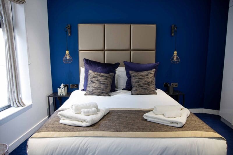 Luxury corporate accommodation in Monument, London EC3R, highlighting the Illwarra serviced bedroom at OSiT 20 St Dunstan's Hill, ideal for business travelers seeking a private City stay.