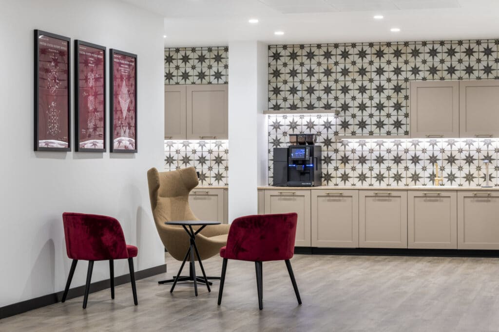 Creative informal meeting space in the LG breakout area of our Liverpool Street office space to rent.